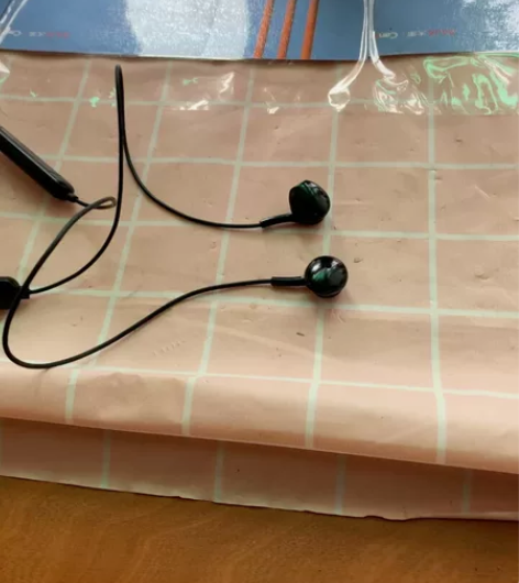 8成新雅兰仕蓝牙耳机, 音质优美清晰,低音...