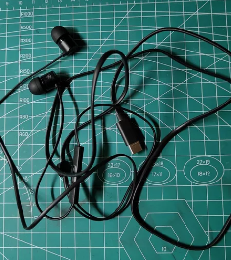 一加银耳，type-c接口耳机，没用过几次...
