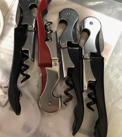 红酒开瓶器 一共四支 感兴趣的话点“我想要...