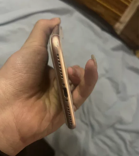 iPhone 8 Plus 明显磕碰屏幕有...