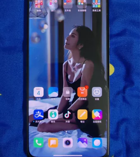 出一台自用机 红米k40s 8+128 屏...