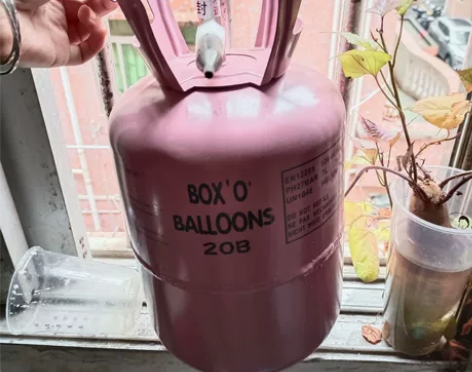飘空气球氦气罐 买的时候是打20球的，仅用...