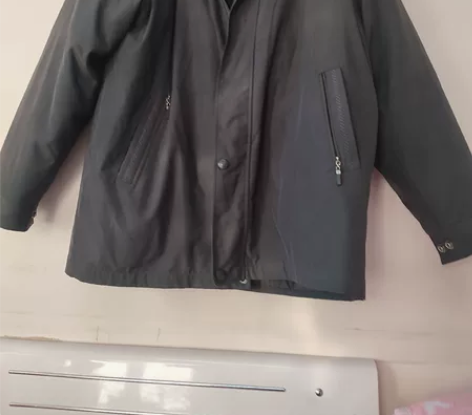 男士羽绒外套，八成新，衣长二尺四，胸围三尺...