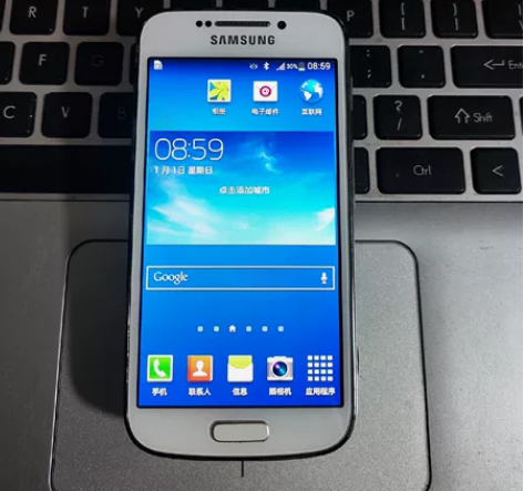 三星S4zoom 国行原装，用来拍照很不错...