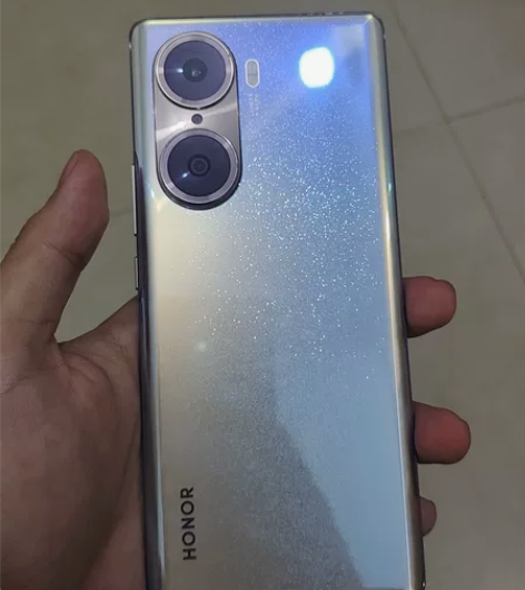 荣耀60 12+256g底部和顶部有点磕碰...