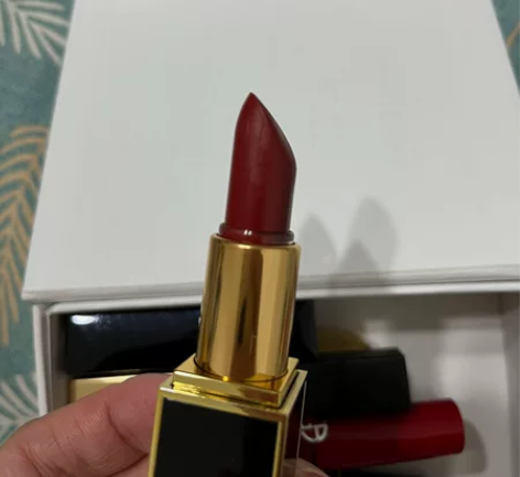 TF黑管口红16号色 剩余量如图 外壳有小...