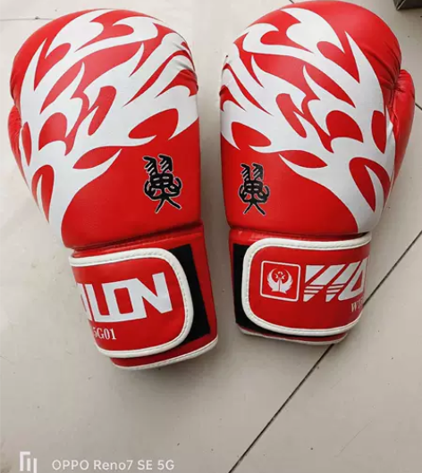 卓奥拳击散打手套，送李宁绑手带！ 感兴趣的...