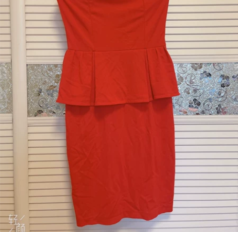 红色抹胸连衣裙 材质：棉 新旧程度：全新无...