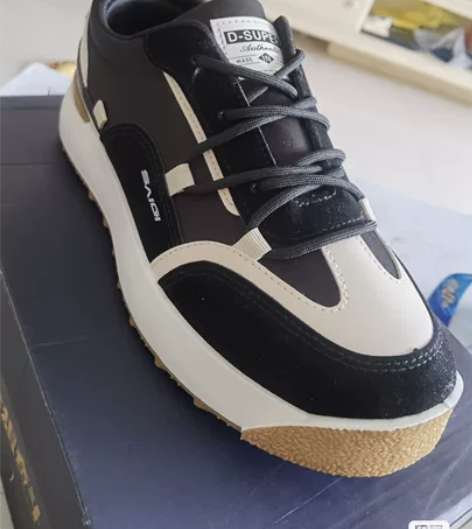 男士运动鞋，50元一双亏本处理，鞋店倒闭转...