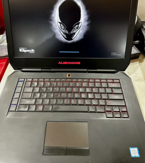 外星人游戏本一台，型号是15R2，i7-6...