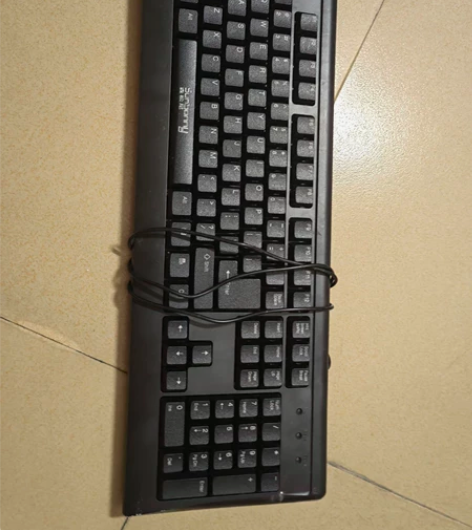 电脑键盘白菜价东城温塘自提。 感兴趣的话点...