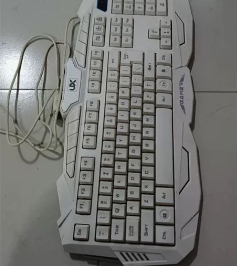 电脑键盘，闲置了，不用了，出手 感兴趣的话...