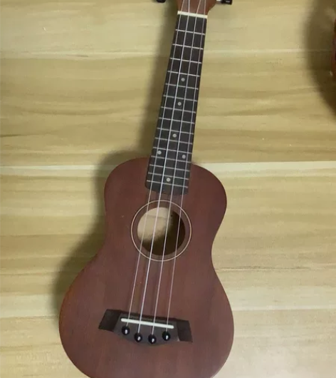 买了没用多久，买来200，急出，尤克里里，...