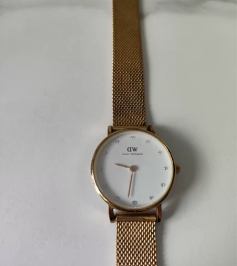 DW手表，2017年购入，时间久了现在不走...