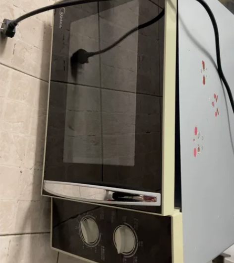 美的微波炉 九成新 翠屏山地铁口附近自提?...