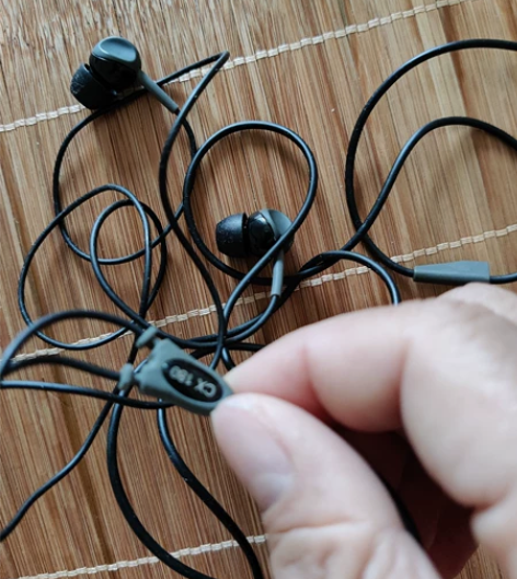 森海塞尔耳机两只，一只cx180，入耳式，...