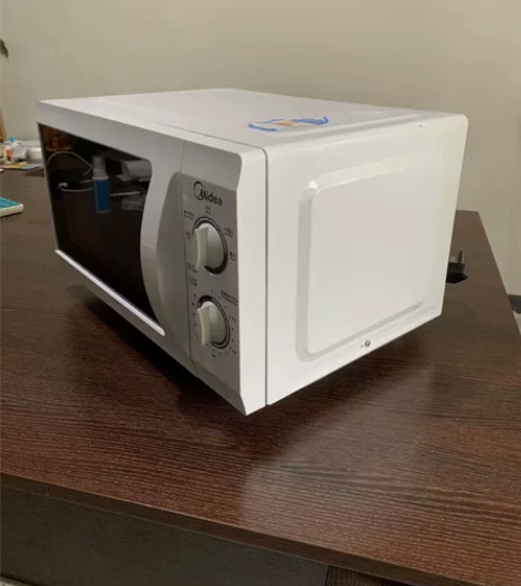 办公室正在使用的美的微波炉超低价转让给有需...