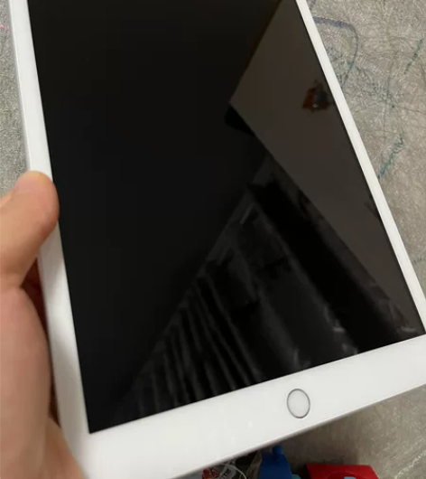 自用ipad8带128g 国行已过保 感兴...