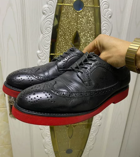 真皮男鞋，布洛克雕花男鞋，鞋面牛皮，内里羊...