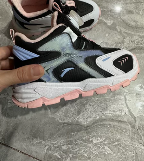 安踏儿童纽扣棉鞋 买来穿过一次有点挤脚 就...