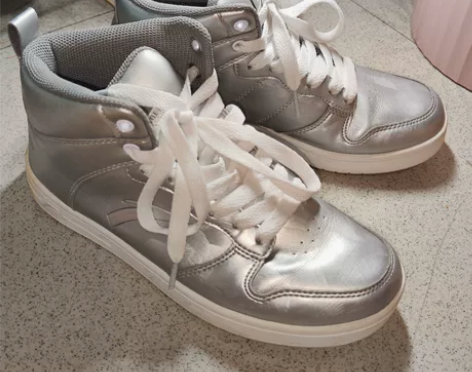 安踏ANTA 银色高帮板鞋38码 很好看的...