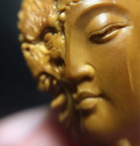 天鹰老师本工核雕作品——念之间，也叫魔由心...