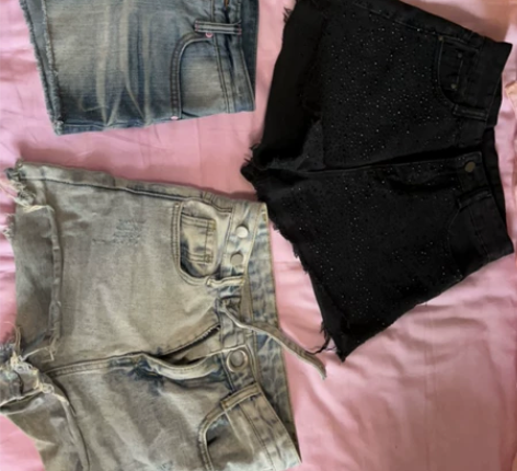 牛仔裤 高腰超短 显腿细 感兴趣的话点“我...