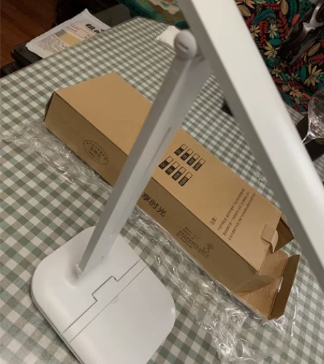 护眼灯，可充电，有三个档位可调节明暗，孩子...