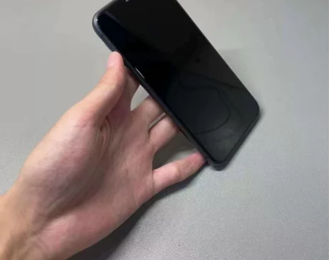 闲置 出 苹果11国行 64g 整机99新...