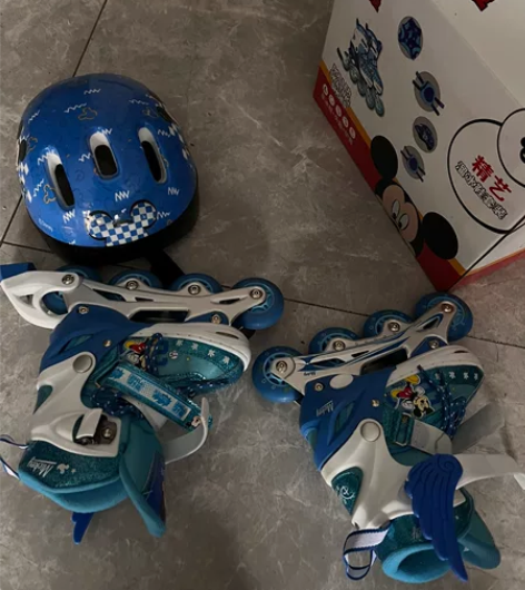 闲置儿童单排滑冰鞋，全套都在，就穿过一次就...