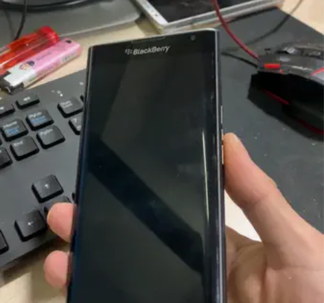 卖黑莓手机,大学的时候买的,现在毕业了,没...