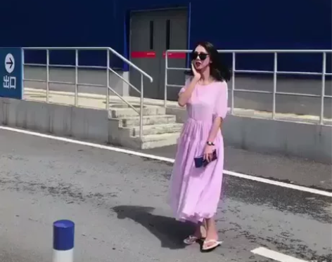 连衣裙50全新 感兴趣的话点“我想要”和我...