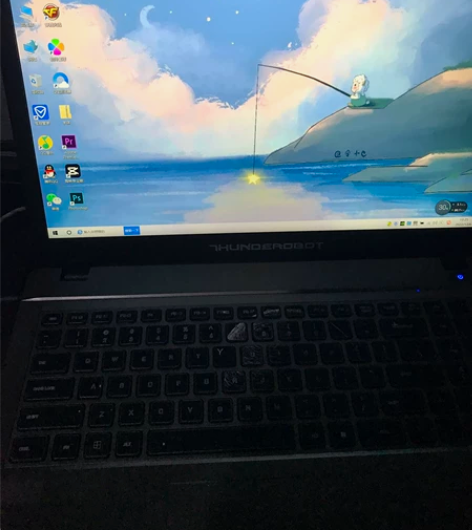 雷神游戏本，哪个系列不知道，哥哥给的，可以...