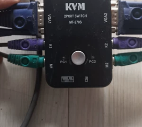 分屏器，电脑网络游戏多开神器。挂机神器。俩台主机共用一台显示...