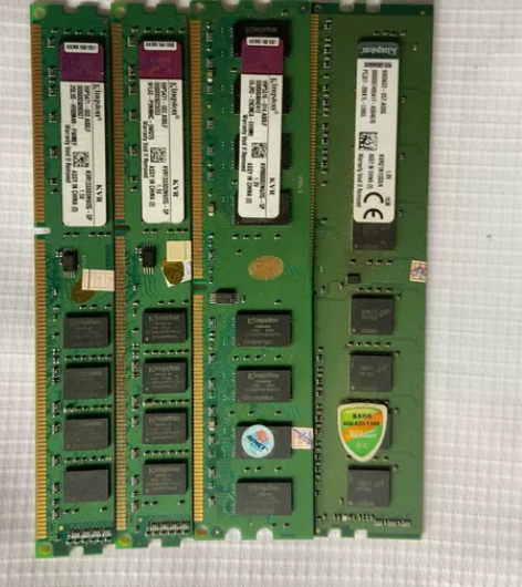 出四条金士顿内存卡，1条4g，3条2g。 ...