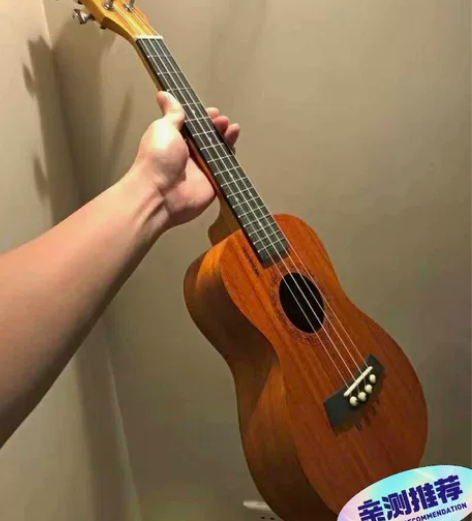 【低价出原价200多的尤克里里】 低价转让...