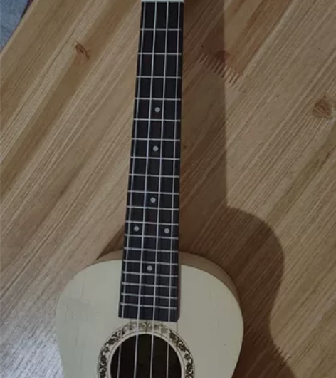 初学者尤克里里，23寸圆口轮花，全新 自取...