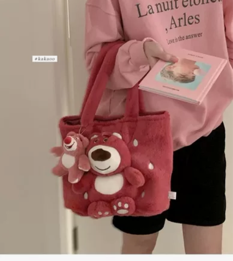 可爱毛绒包包女秋冬2022新款卡通草莓熊手...