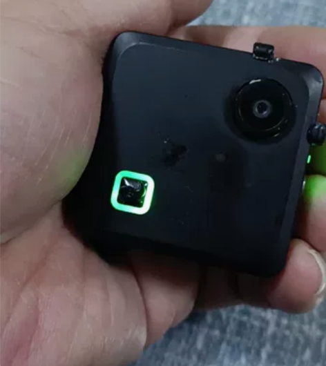 运动相机，放久了充电不好使用几分钟，开机插...