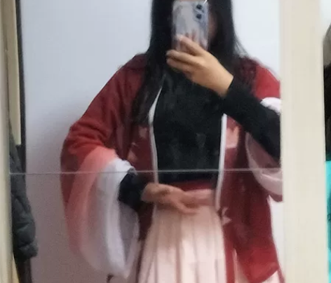 魏晋款汉服，是我跳舞的时候买的，上台穿了一...
