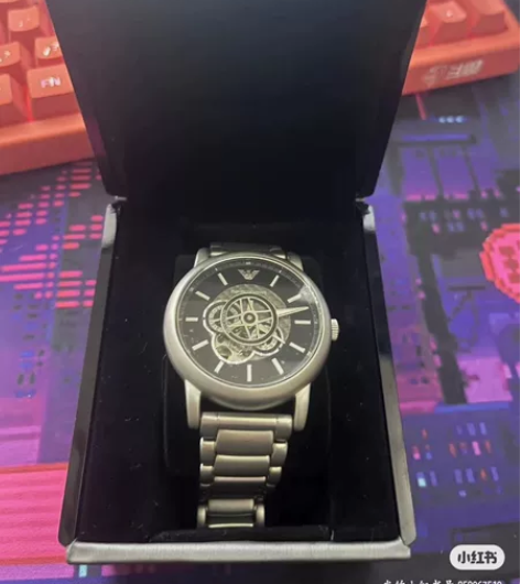 阿玛尼手表男士 家里人送的 全新出 感兴趣...