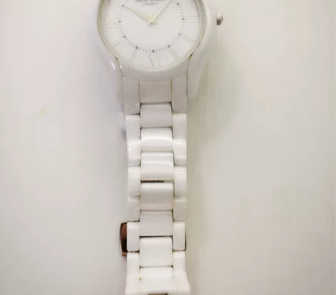 手表—-阿玛尼陶瓷手表 感兴趣的话点“我想...