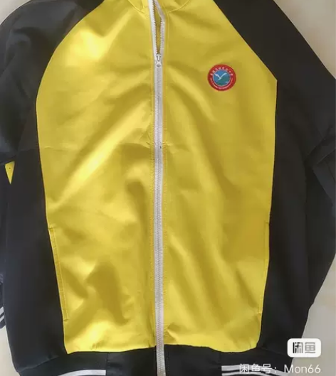 高中闲置校服 尺码180 一共有两套这...