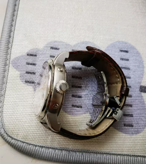 罗宾尼正品机械手表，买了没怎么带，不太适合...