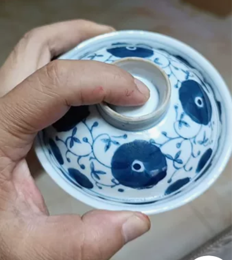 日本回流，青花手绘盖碗一只，碗口直径11厘...