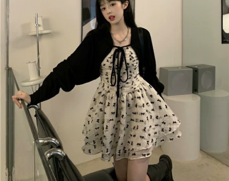 早秋纯欲风高腰修身吊带约会连衣裙小个子蓬蓬...