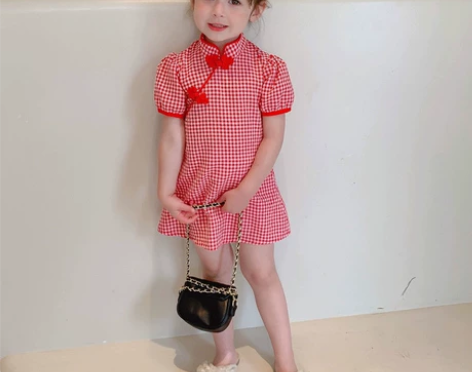 母婴店搬迁了。处理新款儿童旗袍 宝宝复古民...