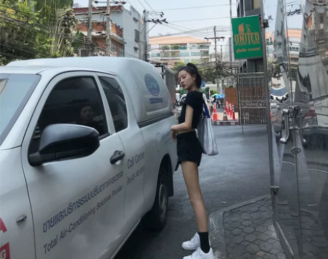 ?卷边黑色高腰牛仔短裤 码数xs 穿过一次...