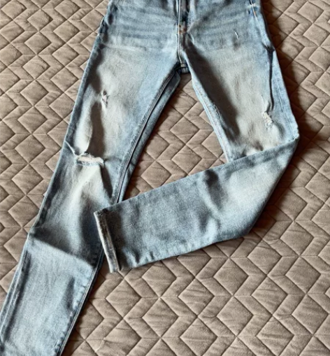 女款破洞牛仔裤M 平铺腰围31cm 裤长9...