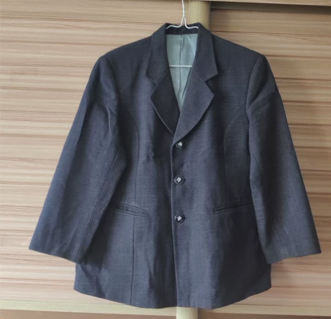 男士西装，9新，最后三件西装外套，30元一...